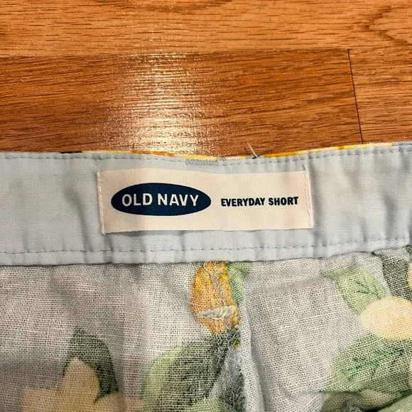 Lemon print everyday shorts - Picture 4 of 4